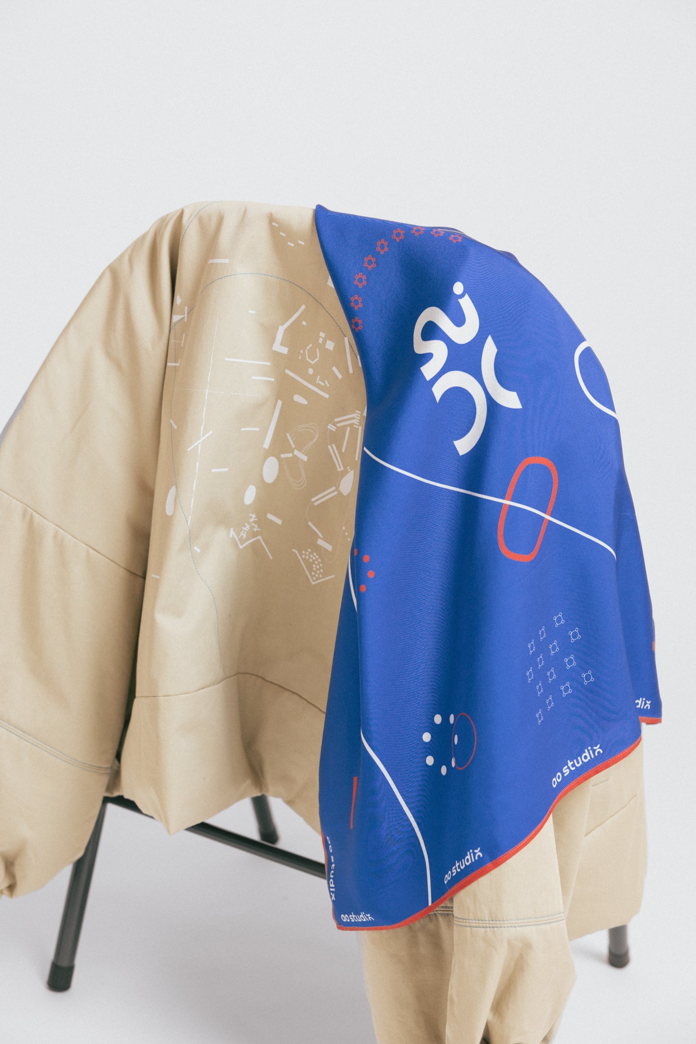 Pañuelo 100% seda 70 x 70 cms electric blue