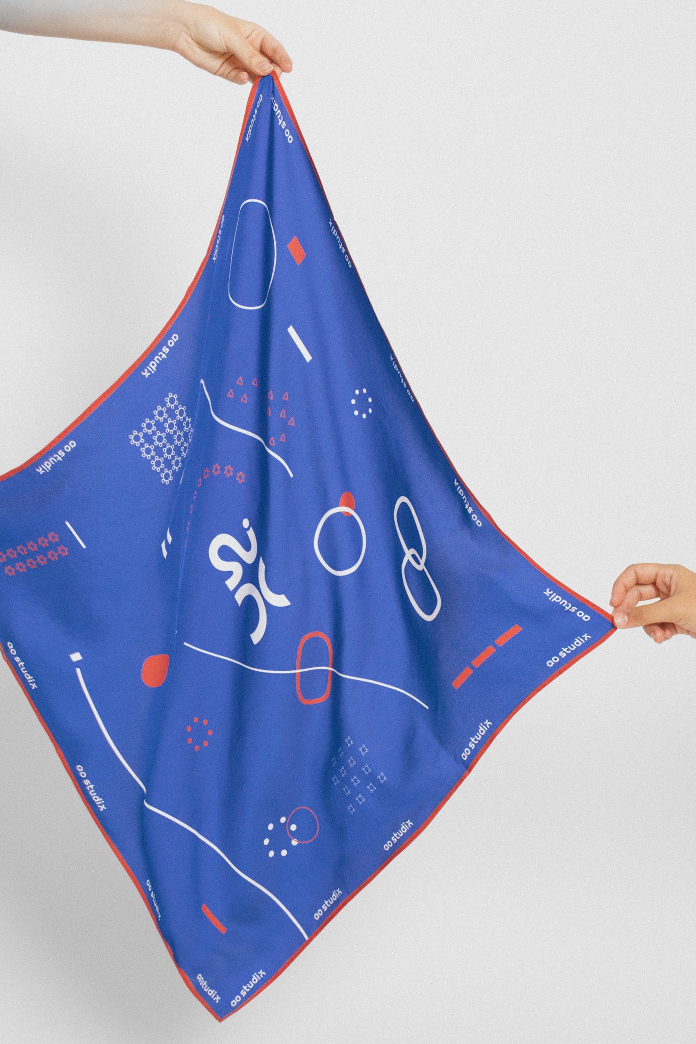 Pañuelo 100% seda 70 x 70 cms electric blue