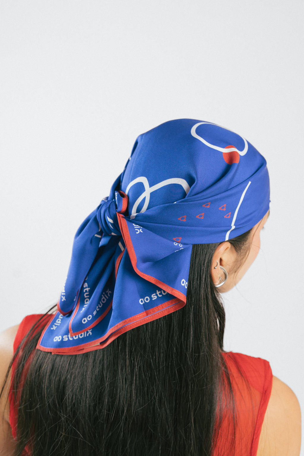 Pañuelo 100% seda 70 x 70 cms electric blue