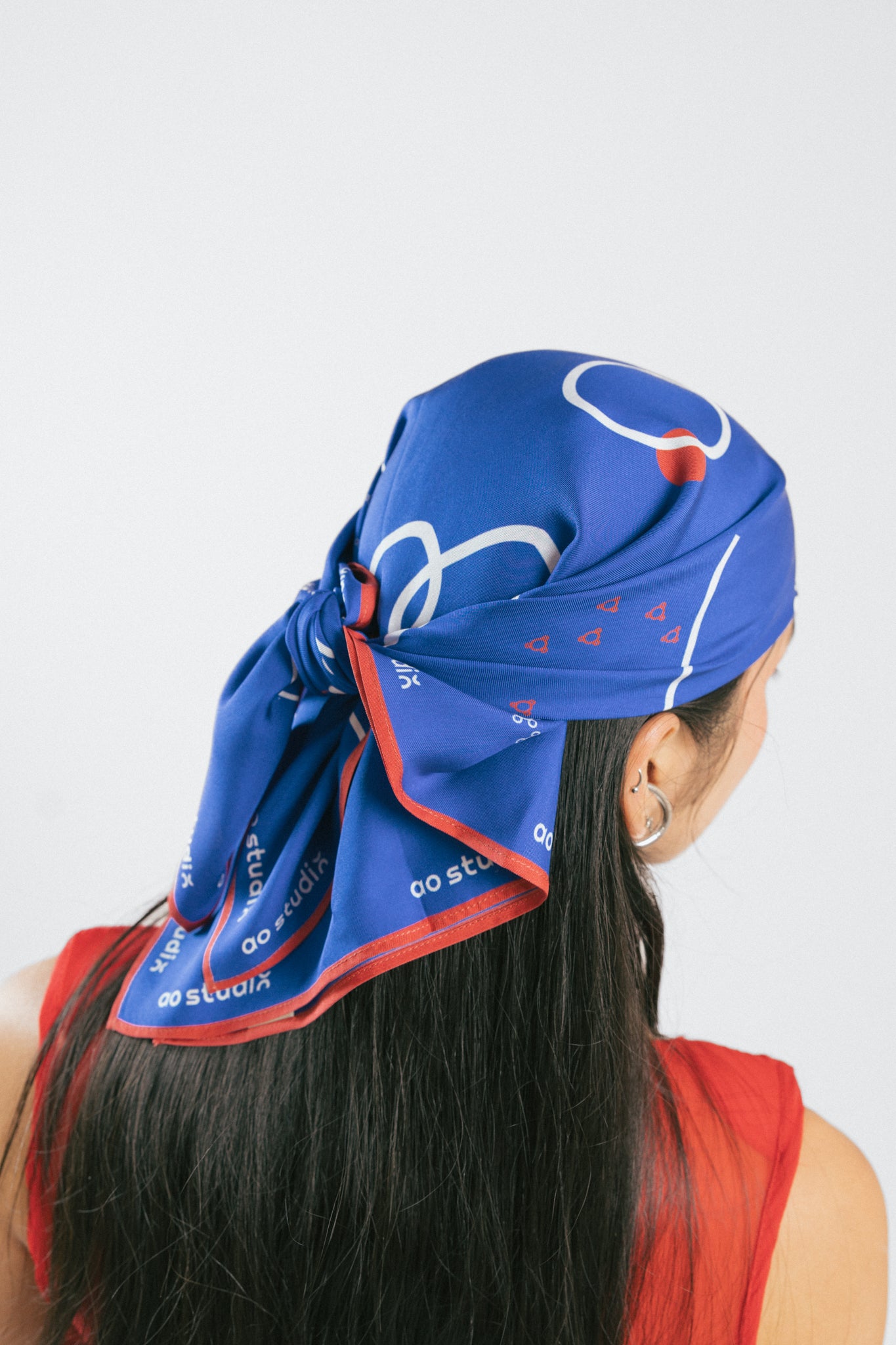 Pañuelo 100% seda 70 x 70 cms electric blue