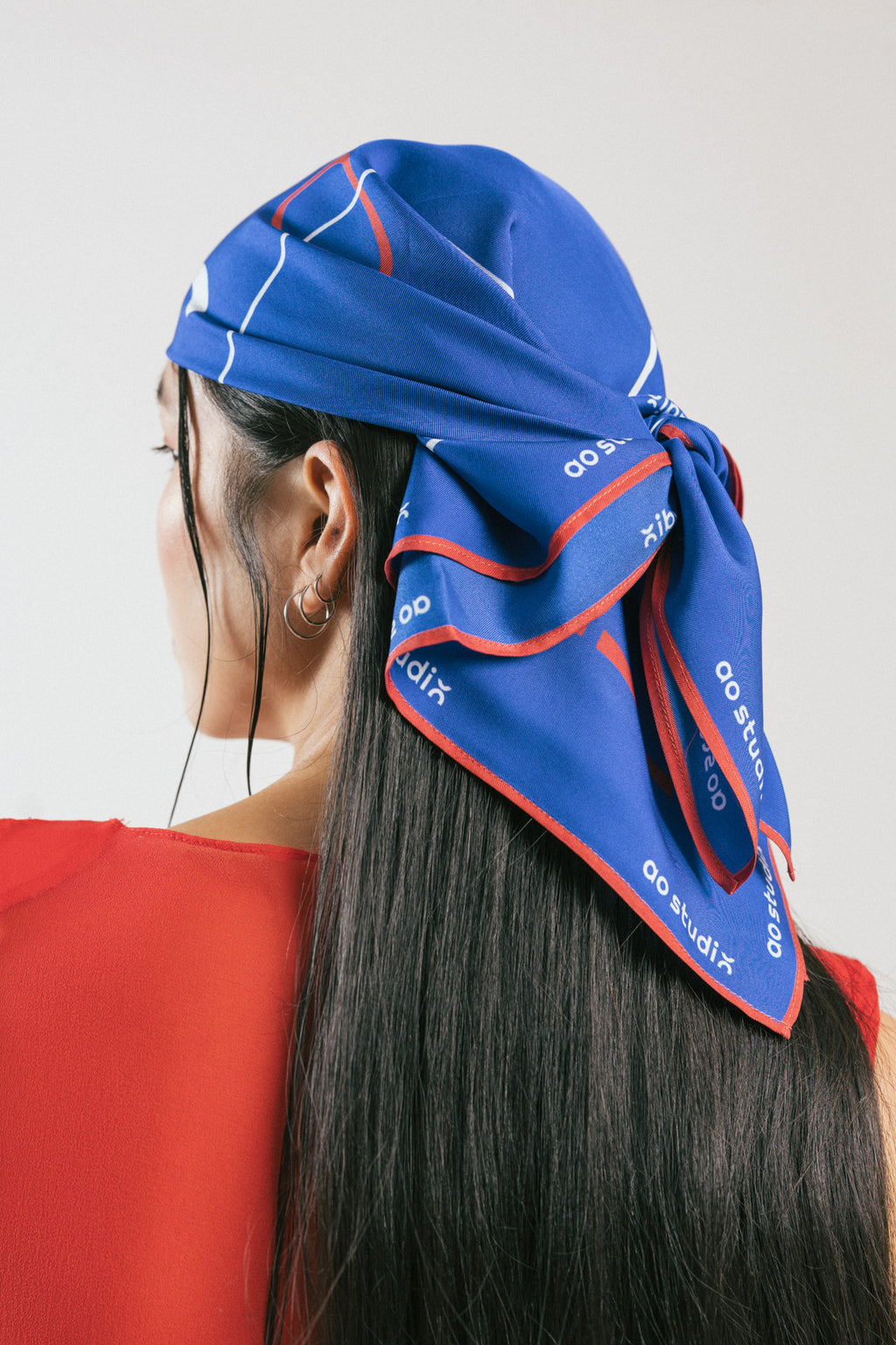 Pañuelo 100% seda 70 x 70 cms electric blue