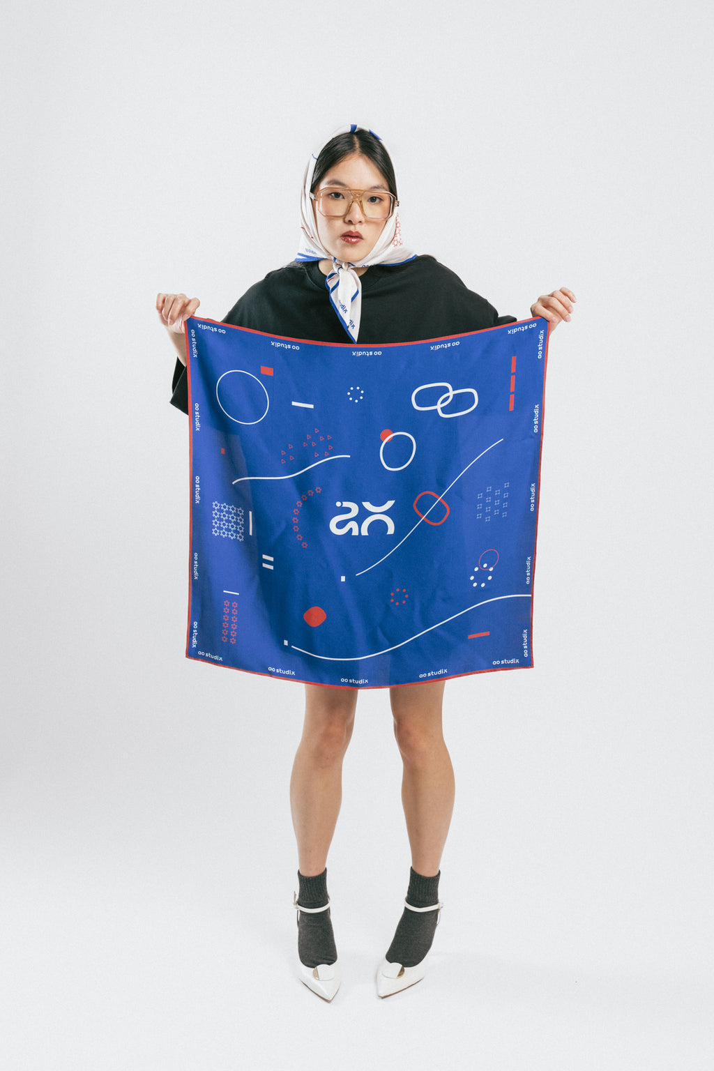 Pañuelo 100% seda 70 x 70 cms electric blue